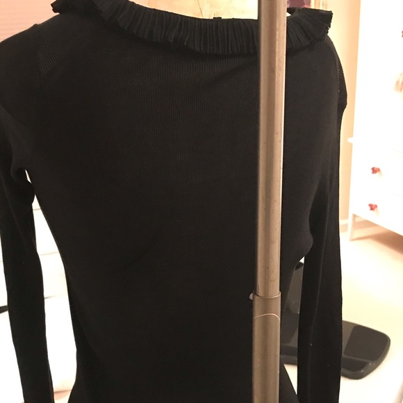 💯authentic Gucci asymmetrical shoulder top 💯silk - Picture 4 of 9